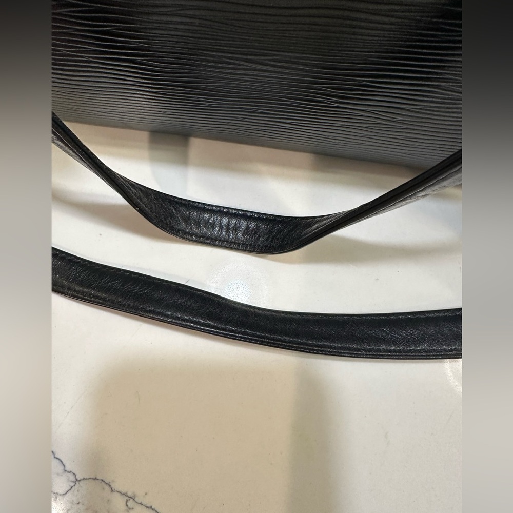 Valentino Garavani Purse with Dust Bag - Picture 16 of 16